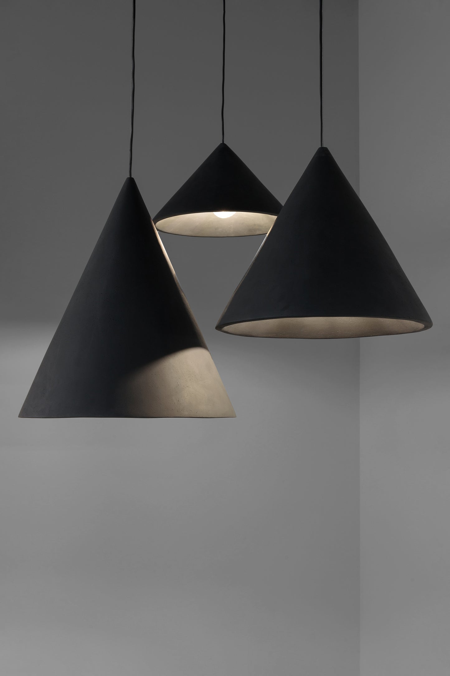 Lampa suspendată PEAK finisaj fin