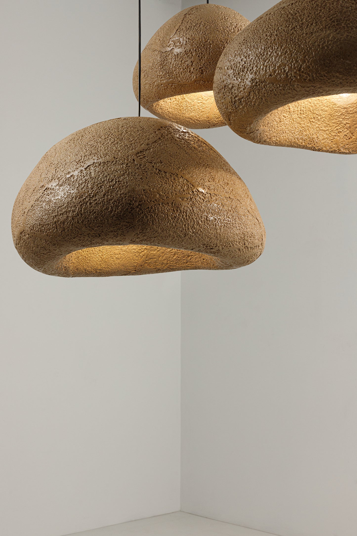 DUGON pendant lamp with textured finish
